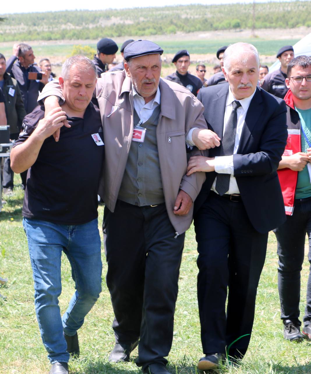 Şehit polis son yolcuğuna uğurlandı. Gözyaşları sel oldu 4